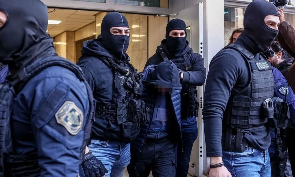 Ρέντη: Συμπληρωματική απολογία για τον 18χρονο που έριξε τη φωτοβολίδα